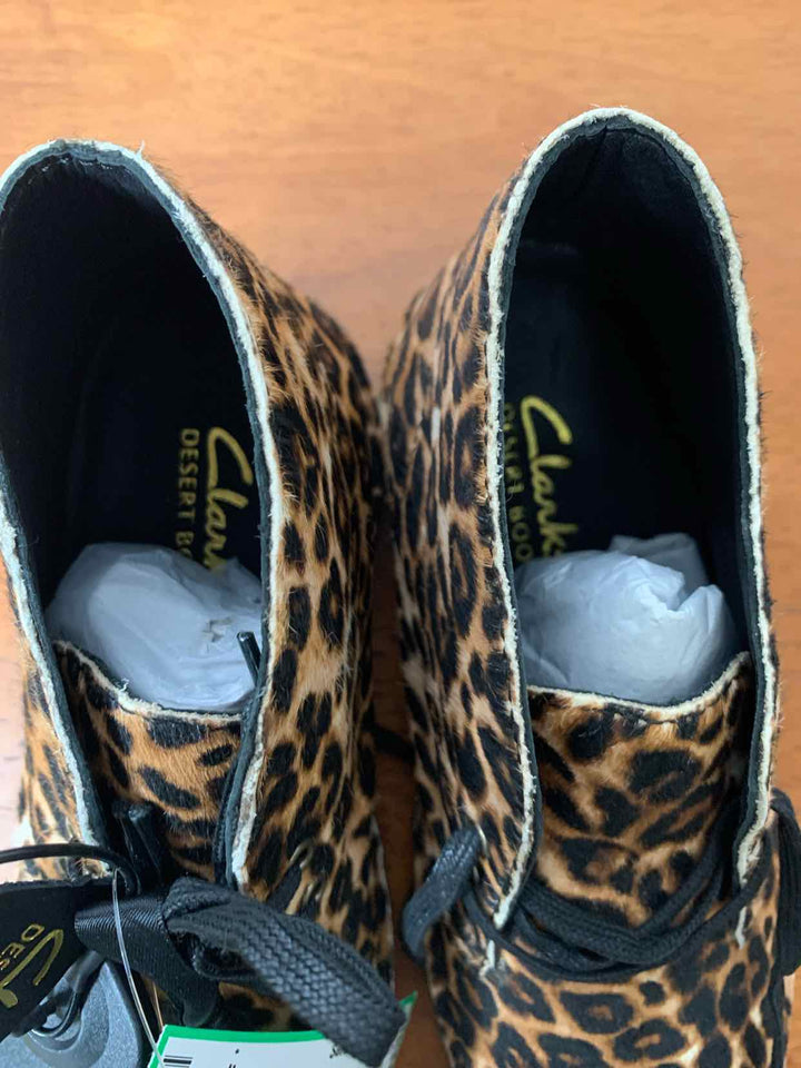 Clarks Animal Print W Shoe Size 6.5 ankle boots