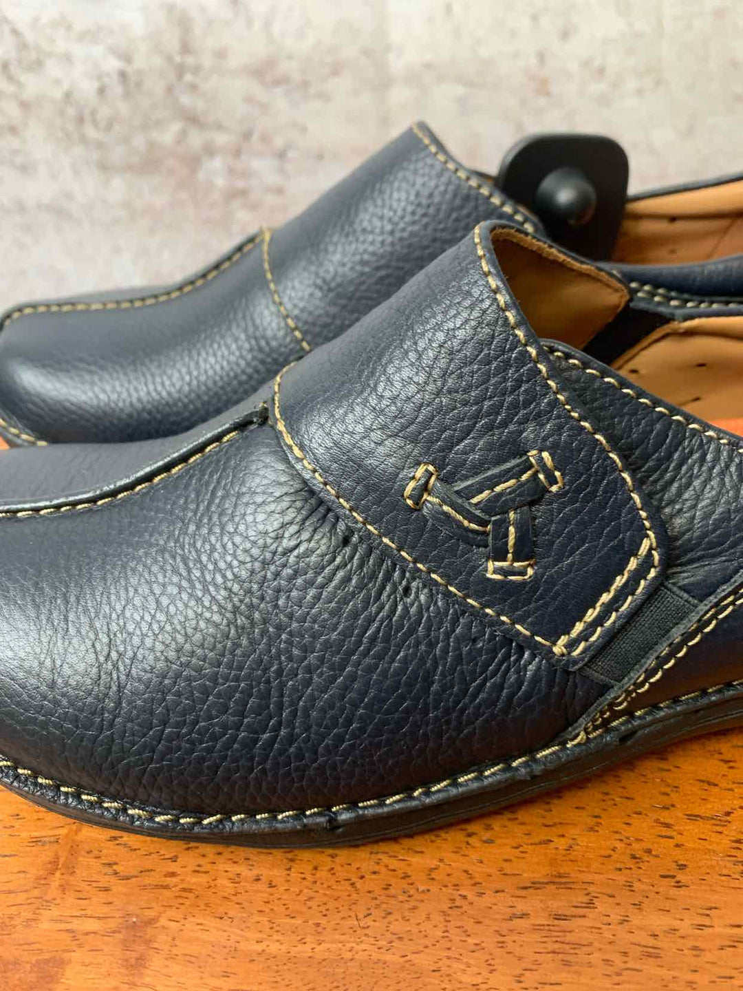 Clarks Navy W Shoe Size 9 flat shoe