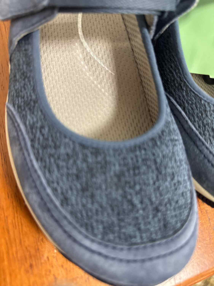 Dansko Shoe Size 40 Blue flat shoe