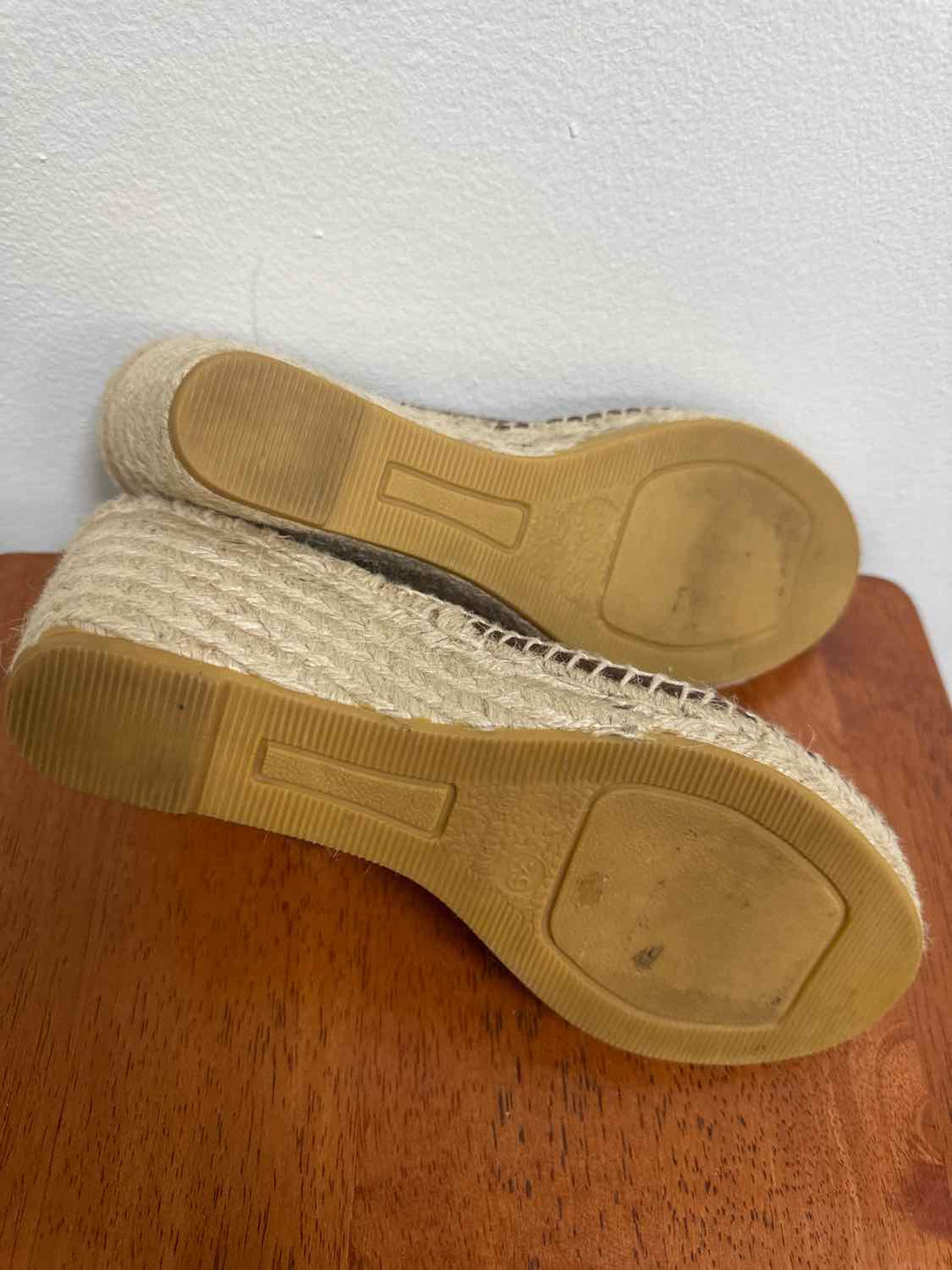 Bettye Muller Shoe Size 39 Camel wedge