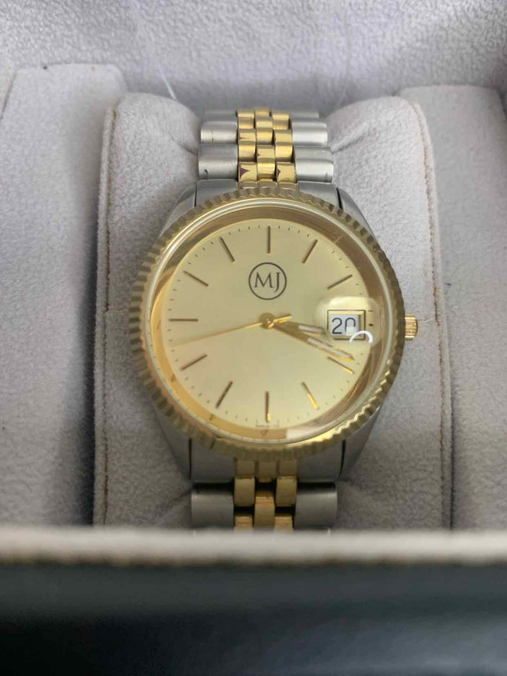 Marc Jacobs Size M/L gold Watch