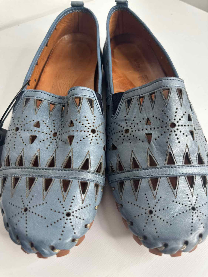 Spring Step Shoe Size 10 Blue flat shoe