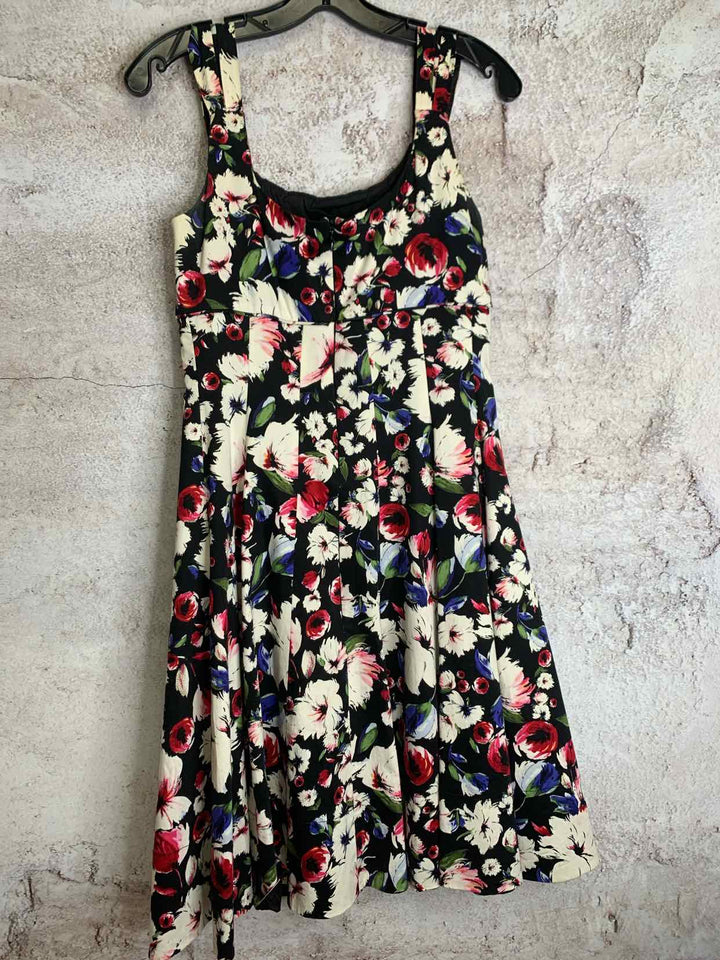White Black Market Size 4 White sleeveless dress