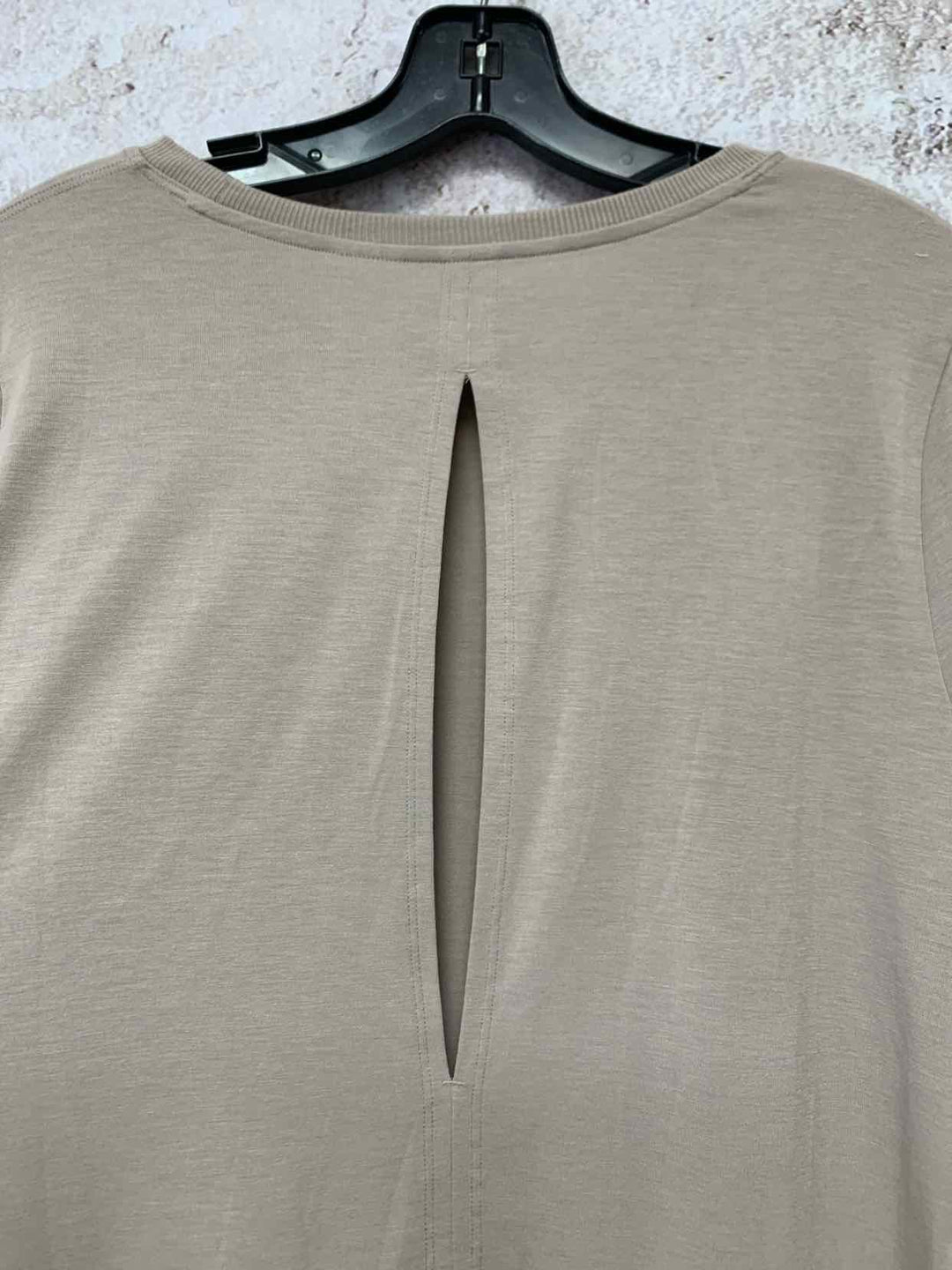 Athleta Women Size S tan athletic top