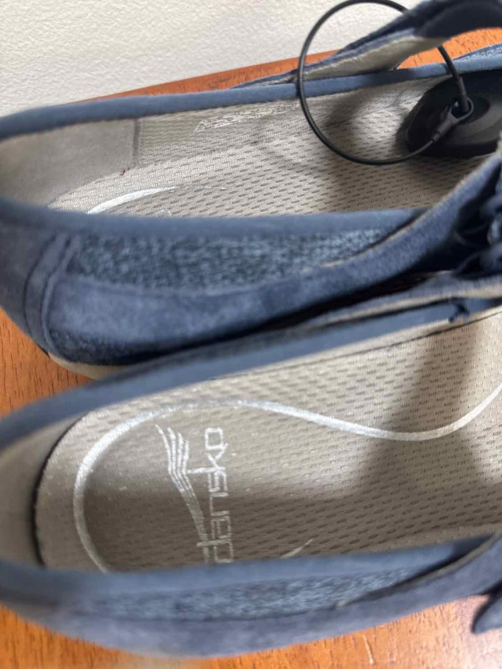 Dansko Shoe Size 40 Blue flat shoe