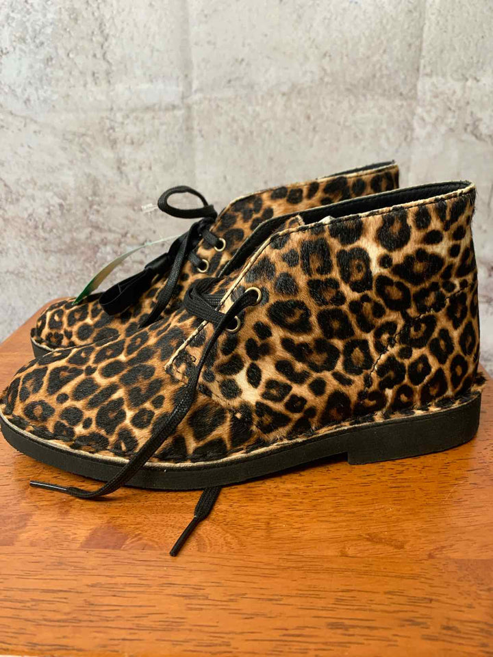 Clarks Animal Print W Shoe Size 6.5 ankle boots