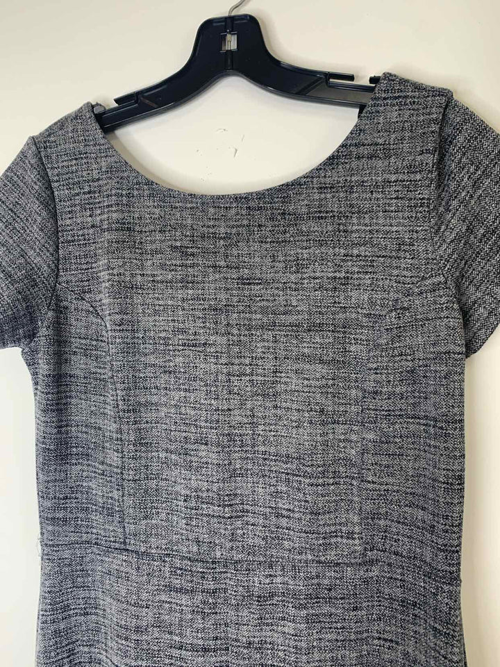 Women Size 6 Banana Republic Grey short sleeve