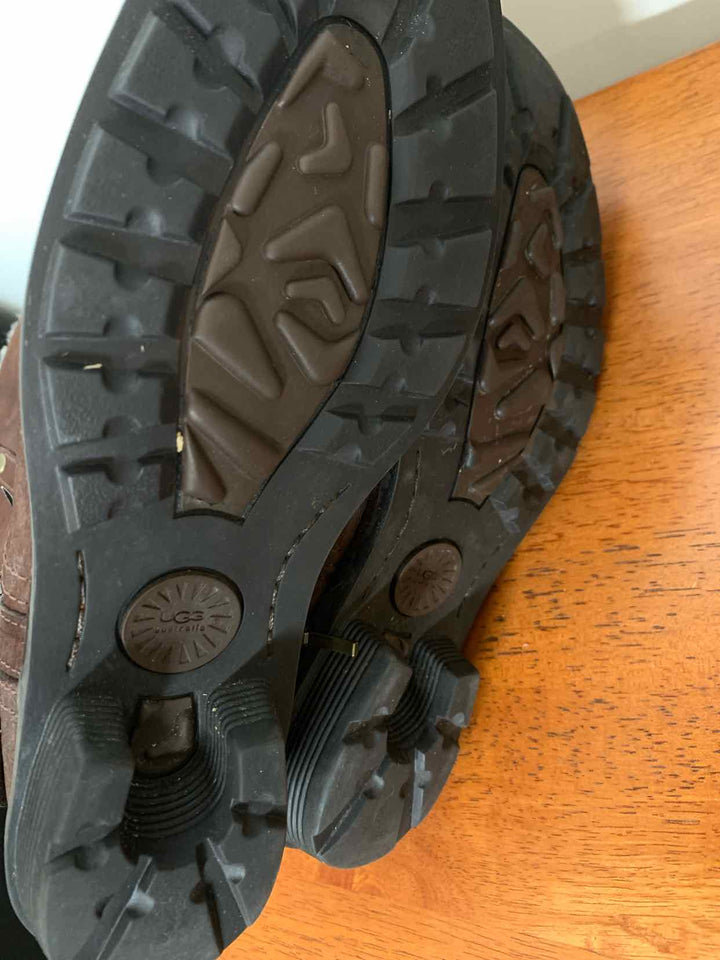 UGG Brown W Shoe Size 9 boots flat heel