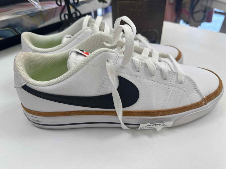 Nike Shoe Size 8.5 White athletic sneaker