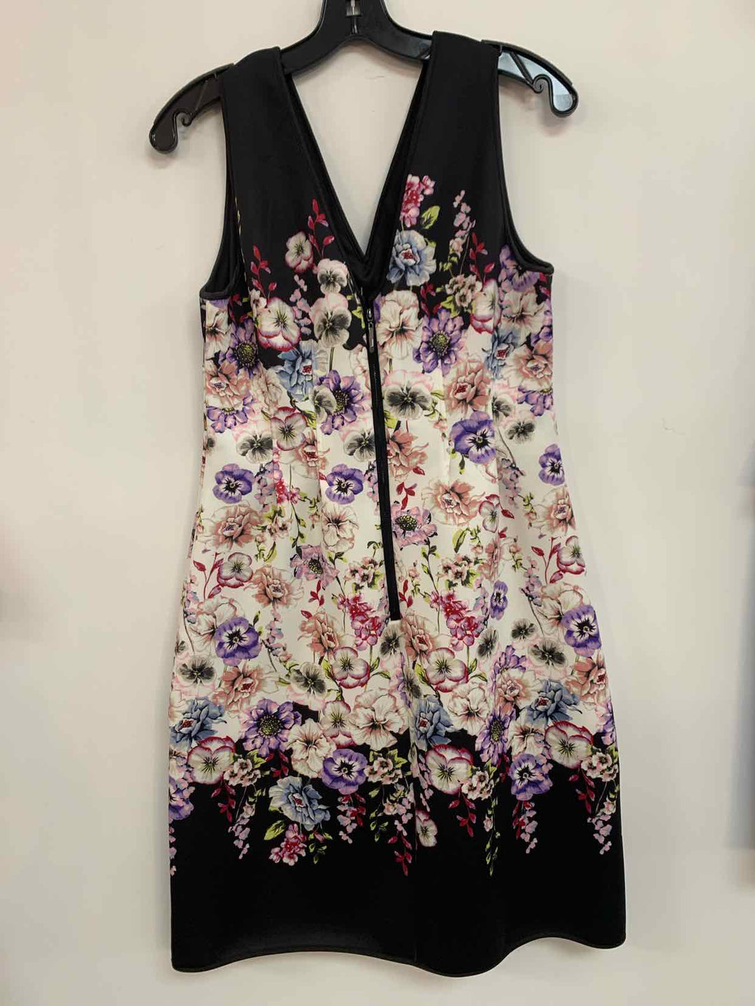 White Black Market Size 10 Floral Blk & White sleeveless dress