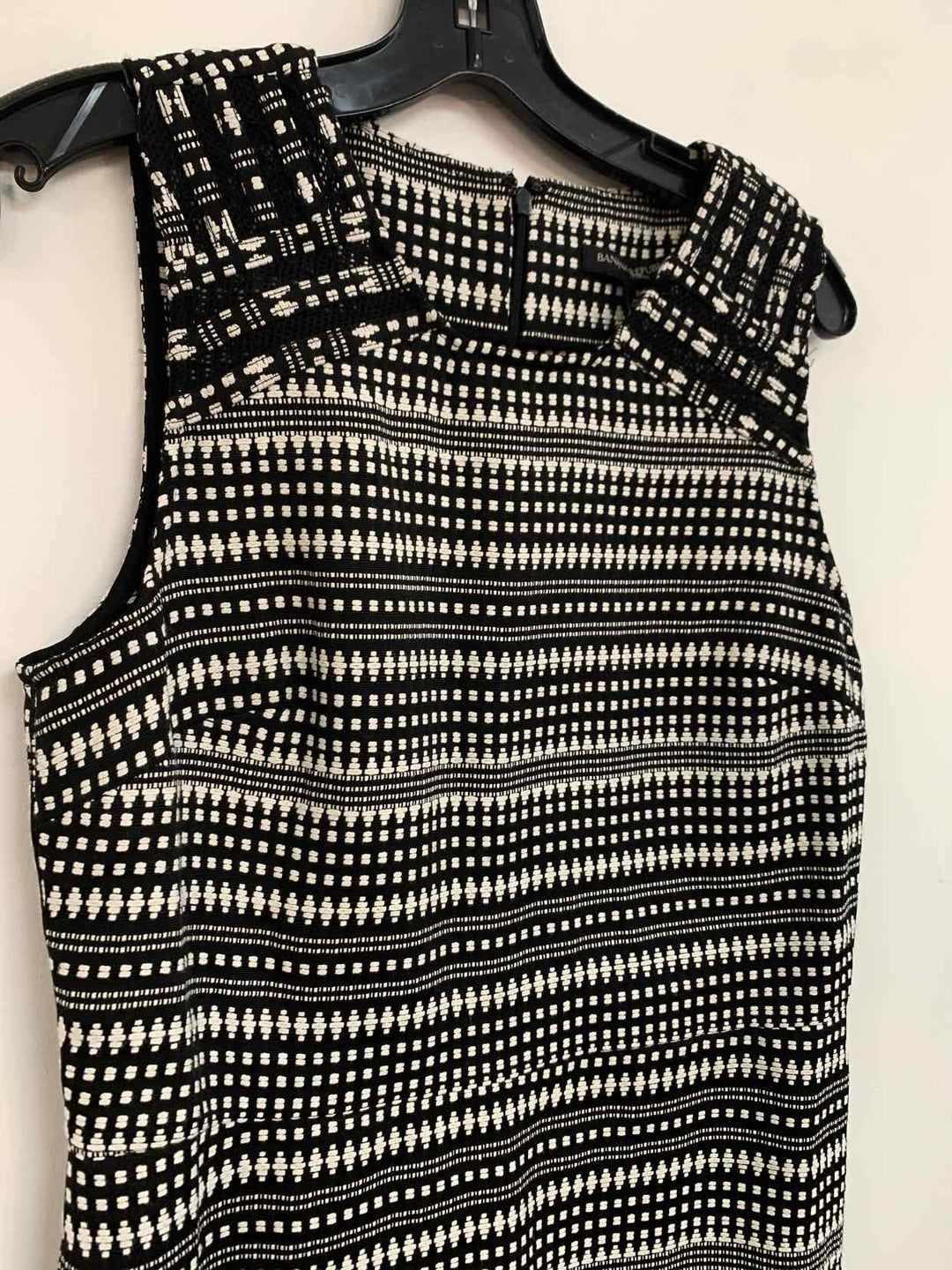 Women Size 8 Banana Republic Black sleeveless dress