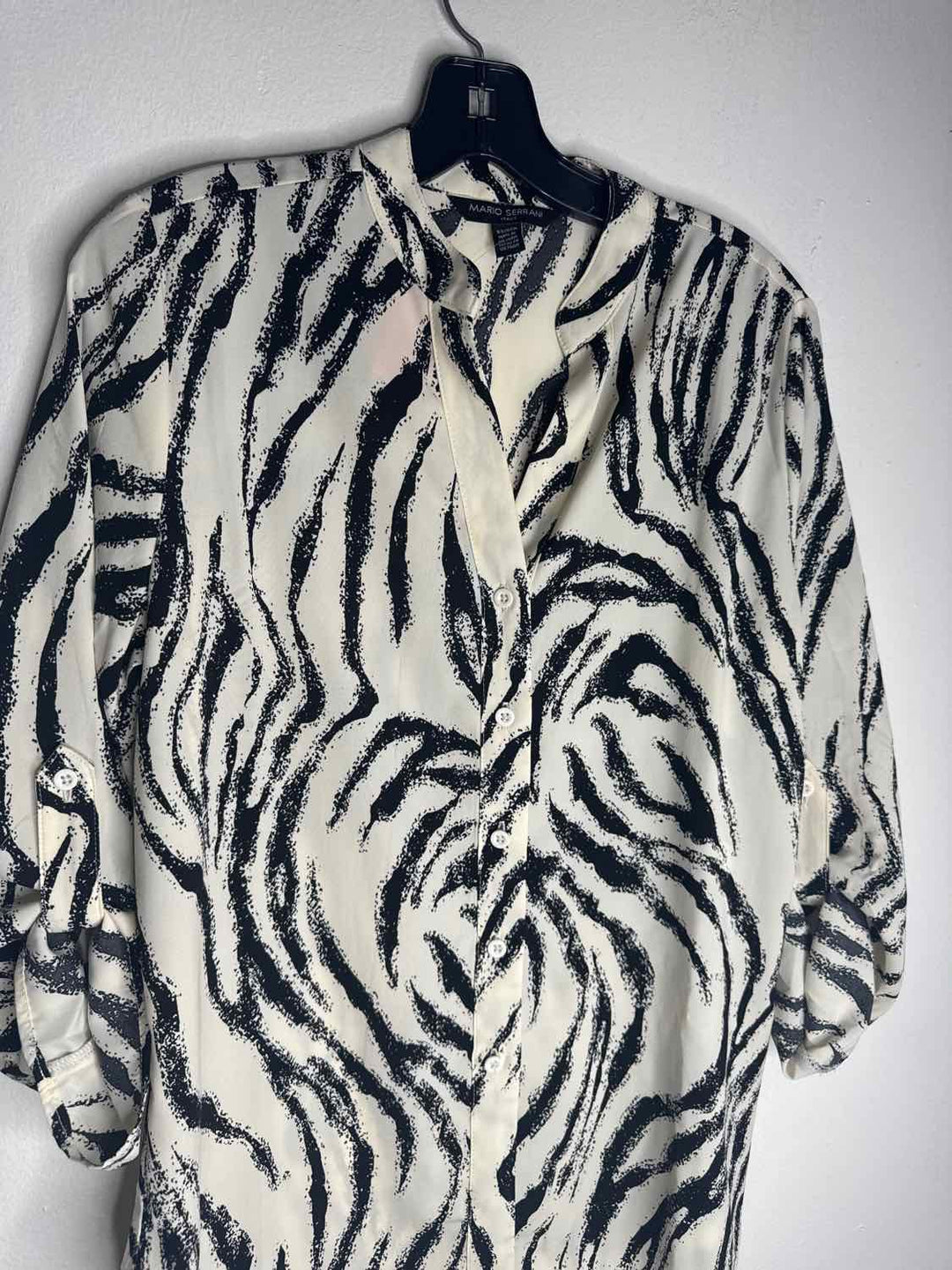 Mario Serrani Size XS Button Down Blk & White long sleeve top