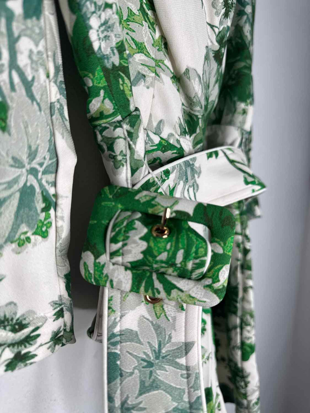 Cara Cara Size XXS Green NWT Floral short romper