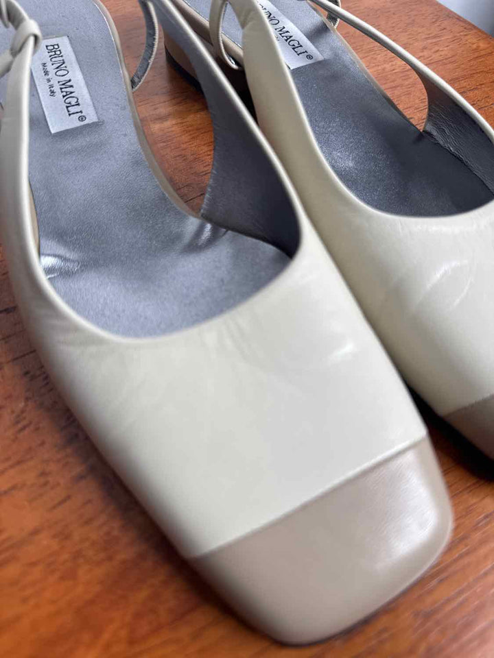 Bruno Magli tan W Shoe Size 6.5 flat shoe