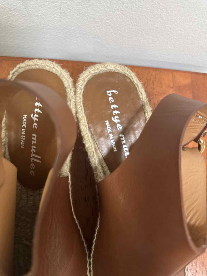Bettye Muller Shoe Size 39 Camel wedge