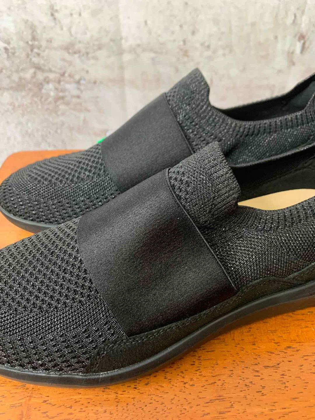 Clarks Black W Shoe Size 9.5 athletic sneaker