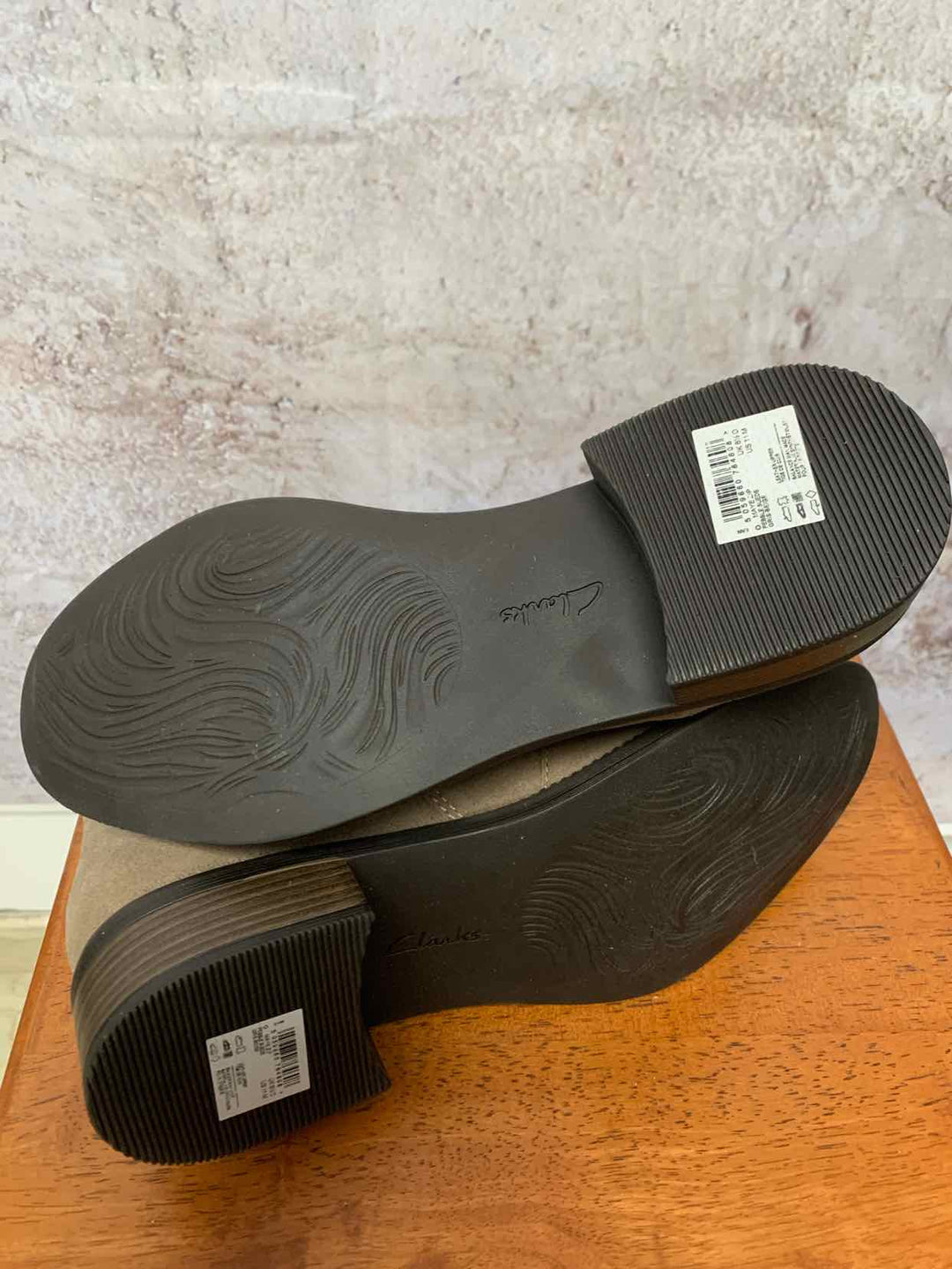 Clarks tan W Shoe Size 11 ankle boots