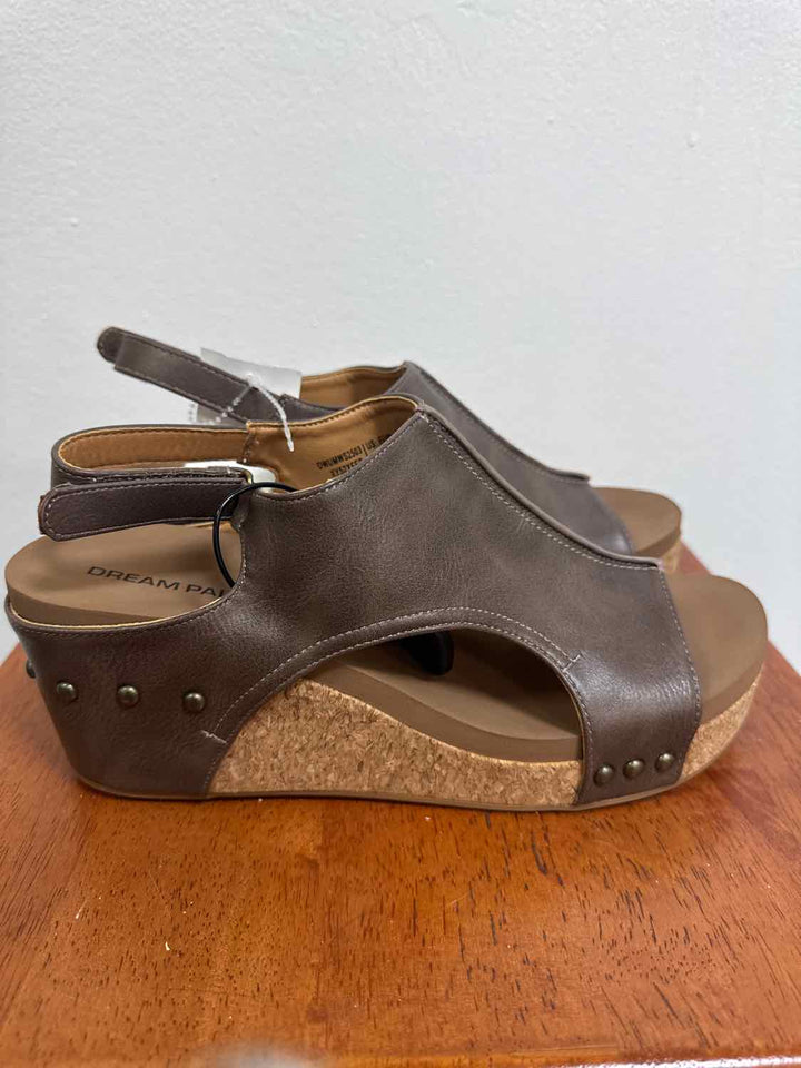 Dream Pairs Shoe Size 11 Camel medium heel