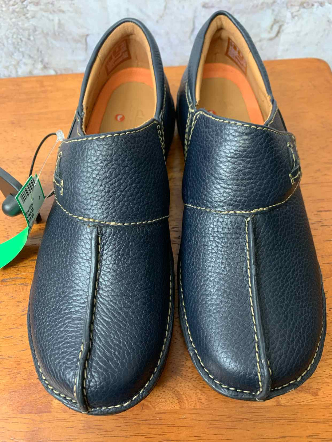 Clarks Navy W Shoe Size 6 flat shoe
