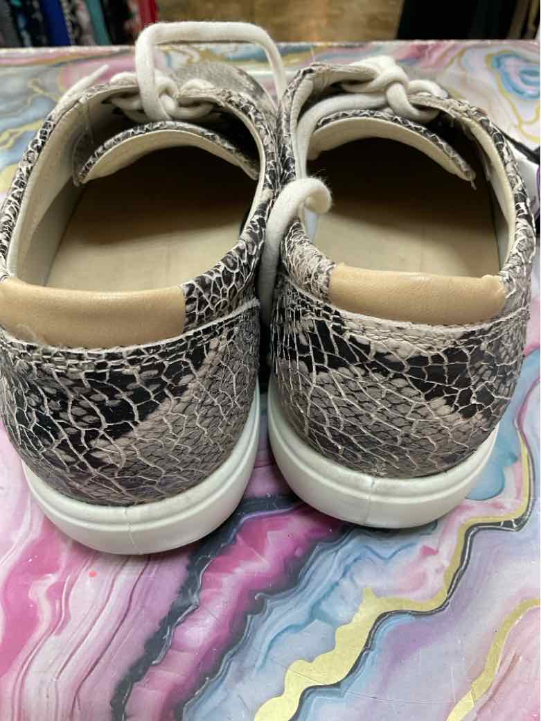 ecco Shoe Size 9.5 Grey flat shoe