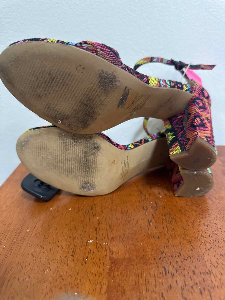 Jessica Simpson Shoe Size 7 Multi-Color high heel