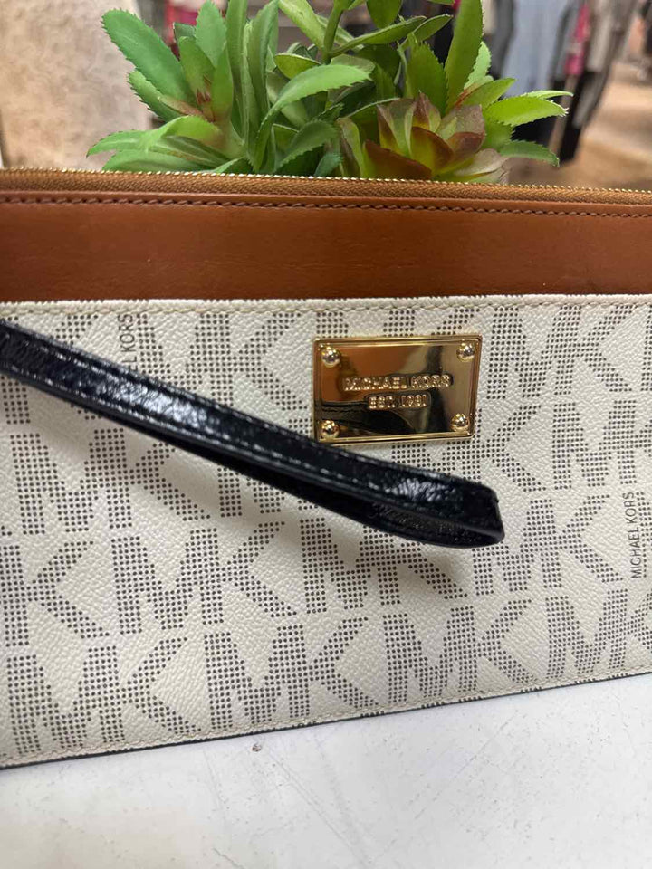Michael Kors Beige wristlet