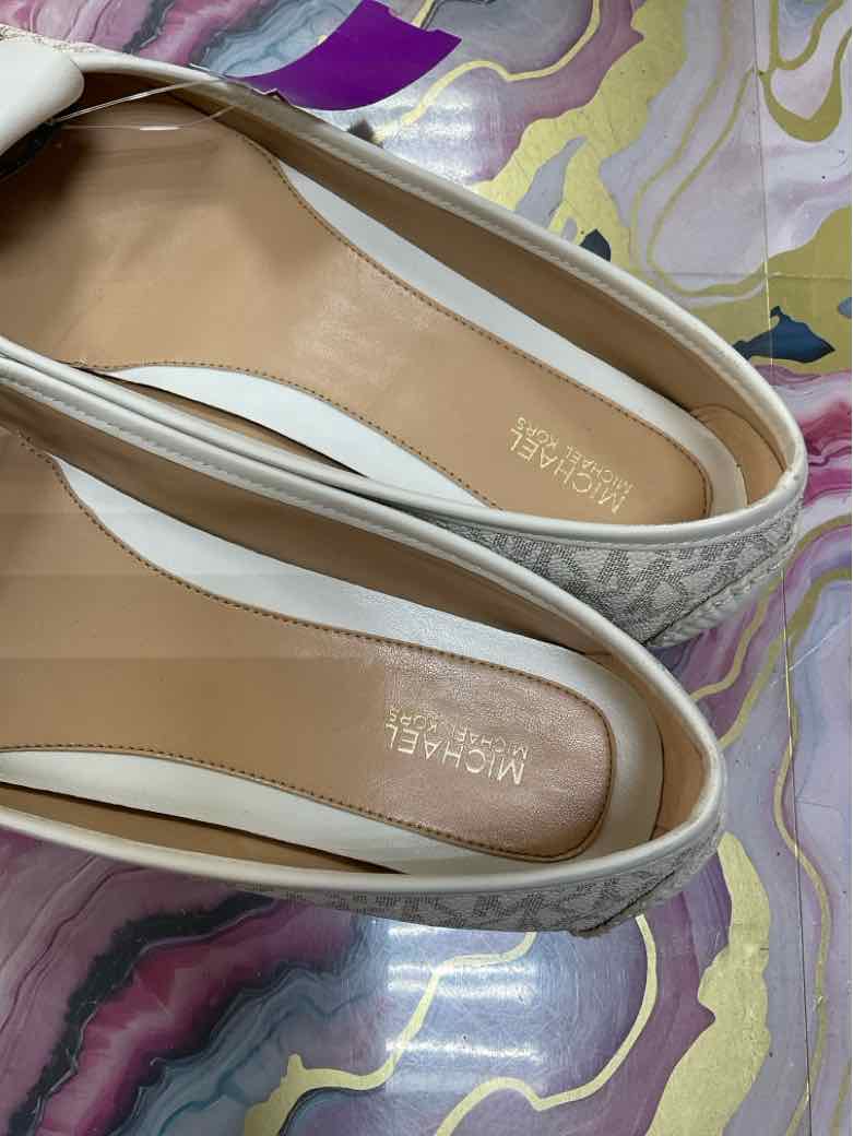 Michael Kors Shoe Size 9.5 Beige flat shoe