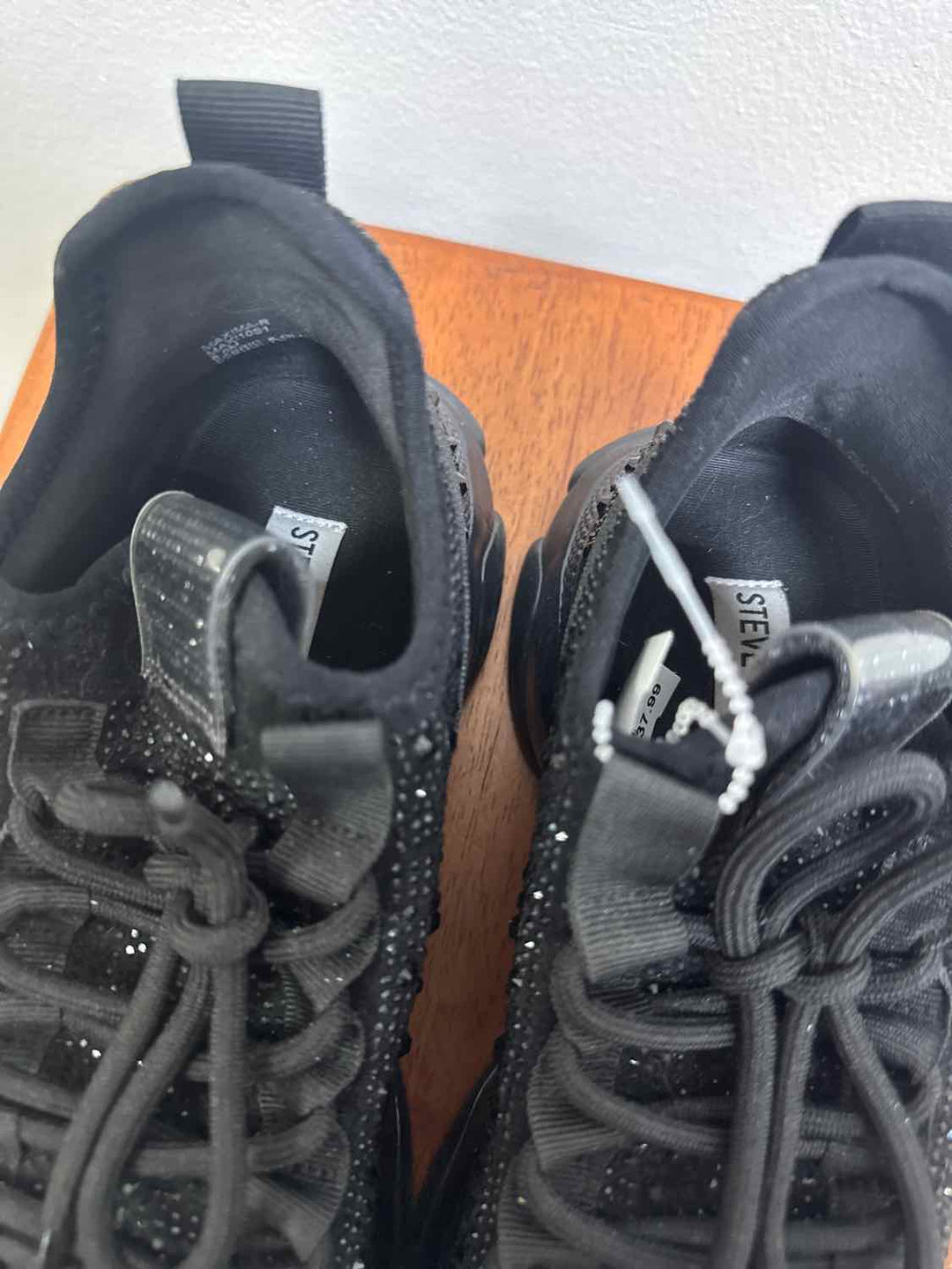 Steve Madden Shoe Size 8.5 Black athletic sneaker