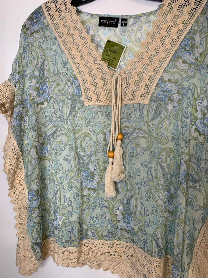 Tempted Women Size L Ivory short sleeve top