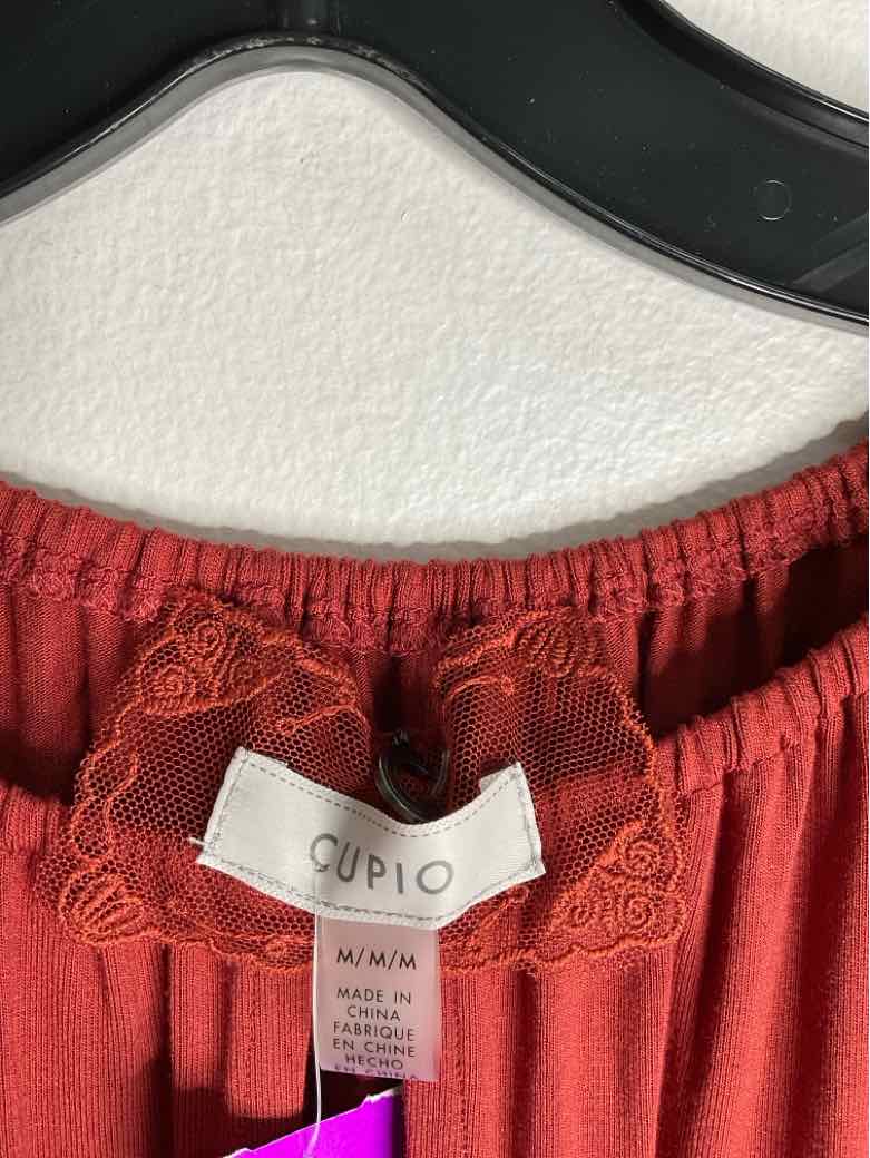 Cupio Size M Rust Keyhole long sleeve top