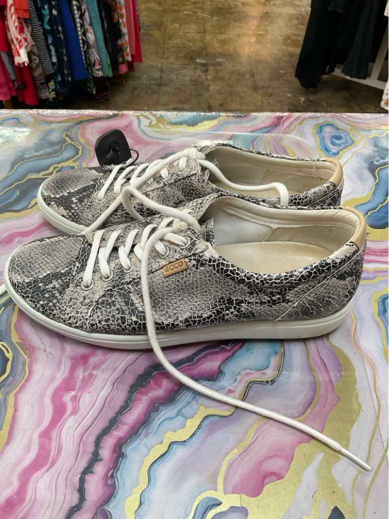 ecco Shoe Size 9.5 Grey flat shoe