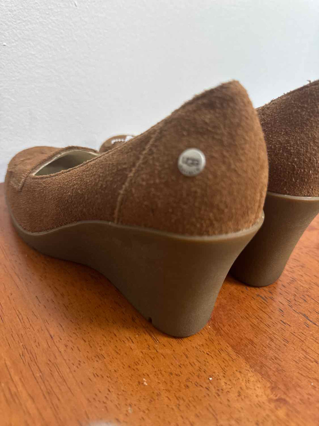 UGG Brown W Shoe Size 6 wedge