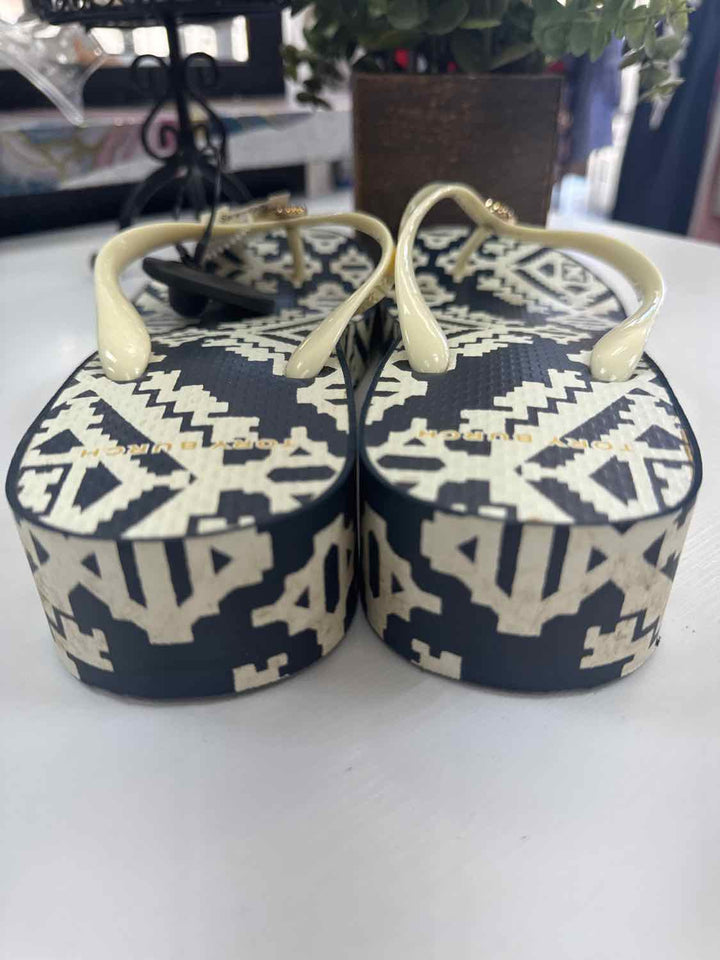 Tory Burch Shoe Size 9 White Print flip flop