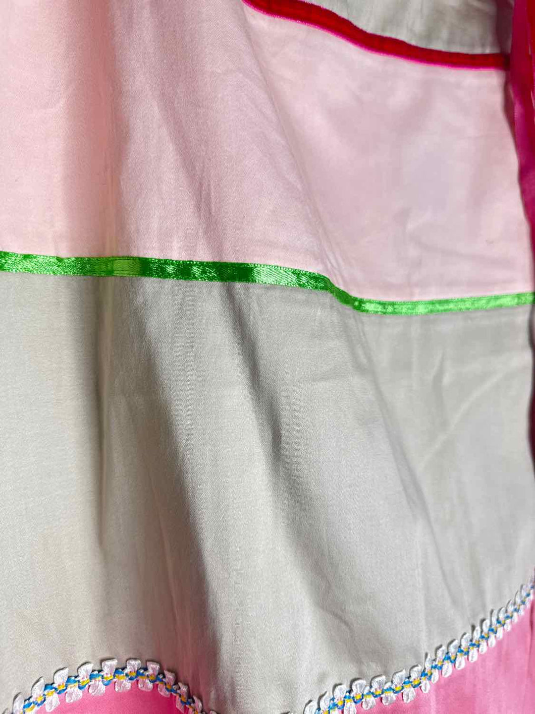 Autograph New York Size 8 Pink knee length skirt