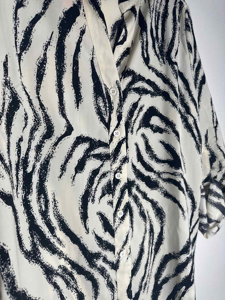 Mario Serrani Size XS Button Down Blk & White long sleeve top