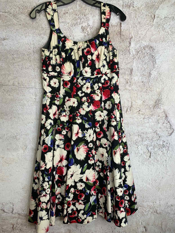 White Black Market Size 4 White sleeveless dress