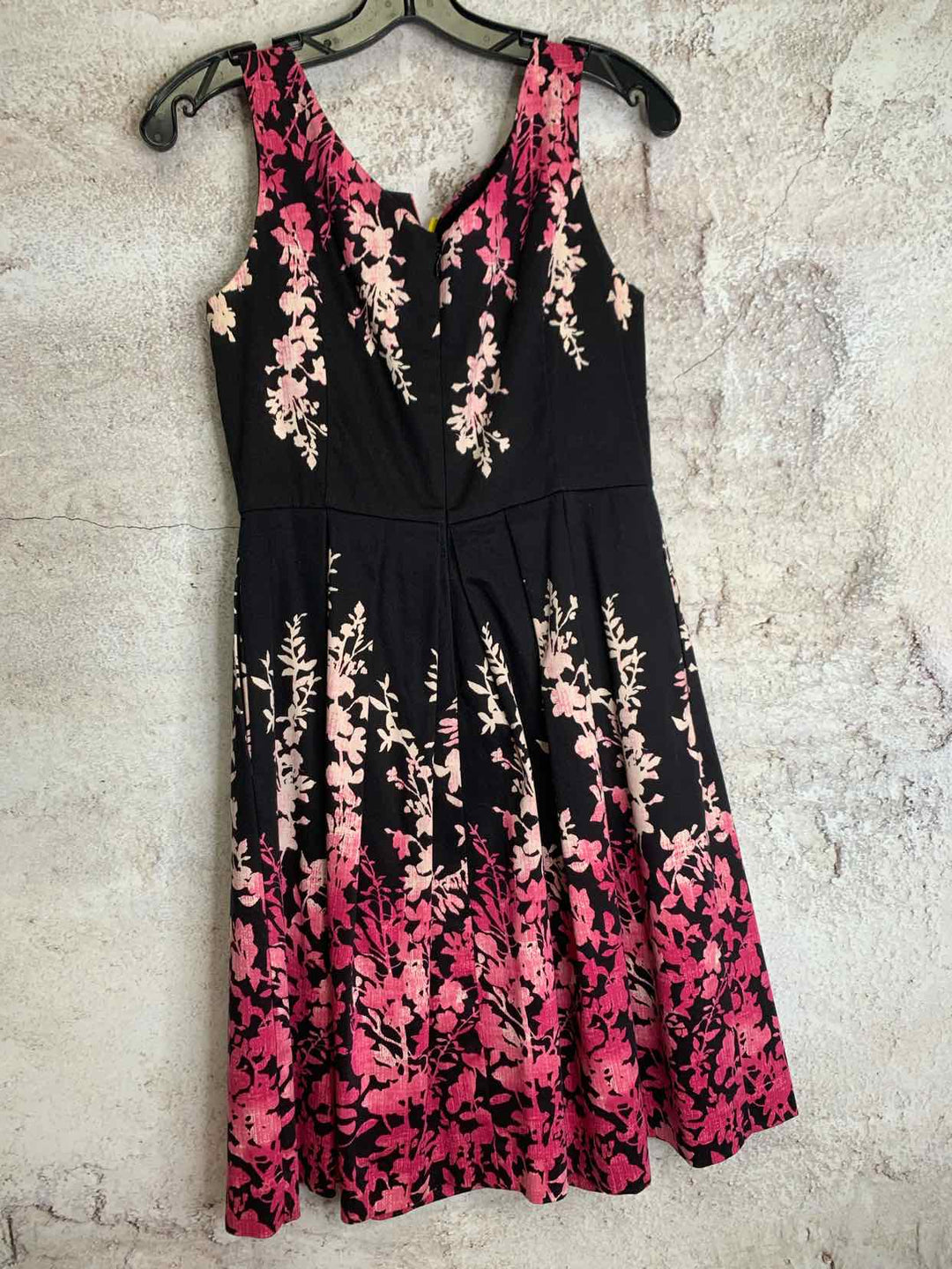 White Black Market Size 4 Pink sleeveless dress