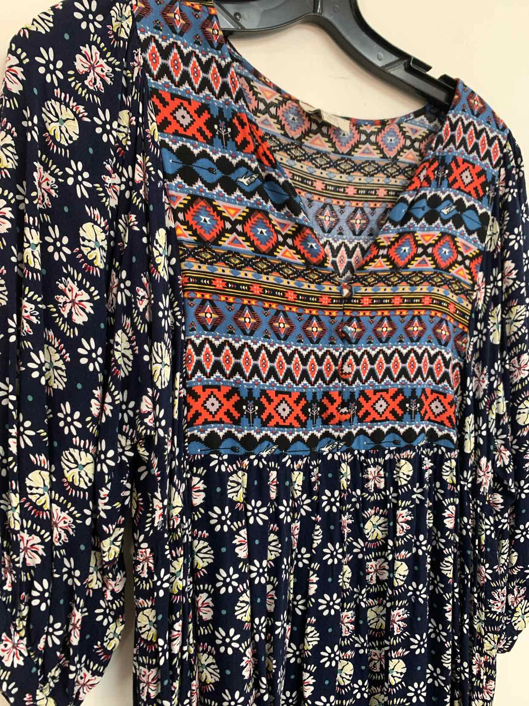 Umgee Size M Navy Aztec long sleeve top