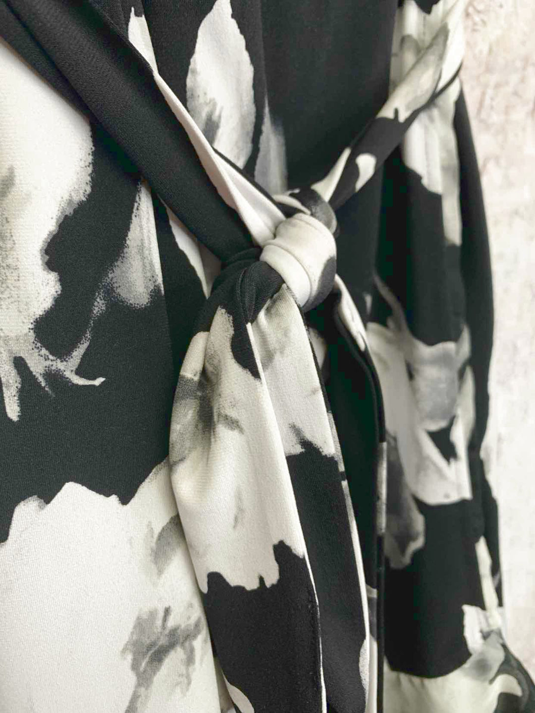 White Black Market Size 4 Black sleeveless dress