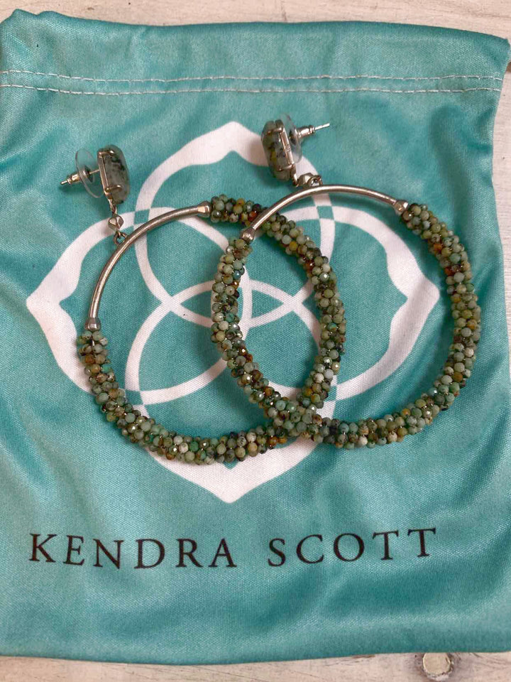 Kendra Scott Size M/L gold Earrings