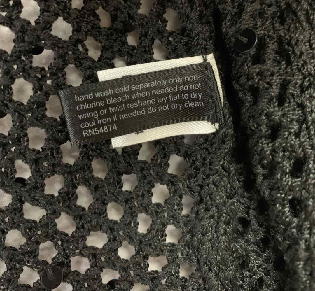 The limited Size M Black shrug