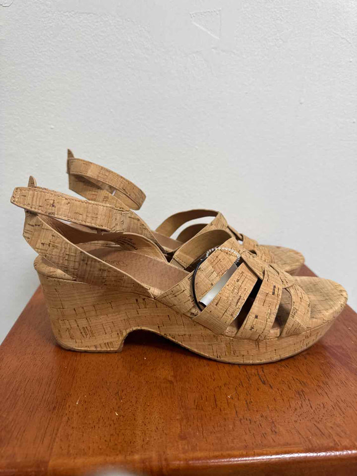 Baretraps Shoe Size 11 Camel medium heel