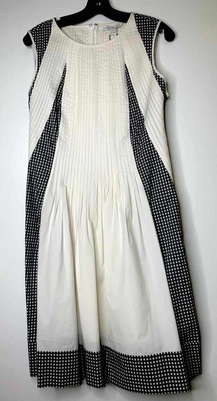 Women Size 12 Diane Von Furstenberg White sleeveless dress