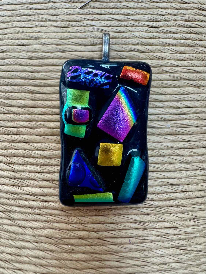 SwirlyQs Size M/L Metallic NWT Pendant only