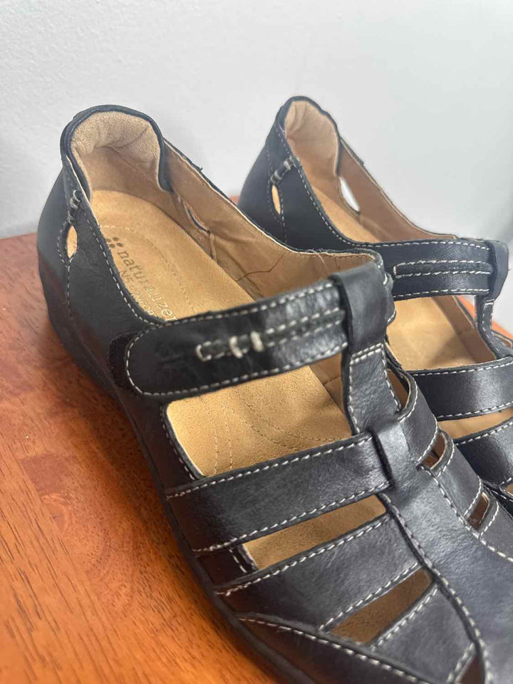 Naturalizer Shoe Size 8.5 Black flat shoe