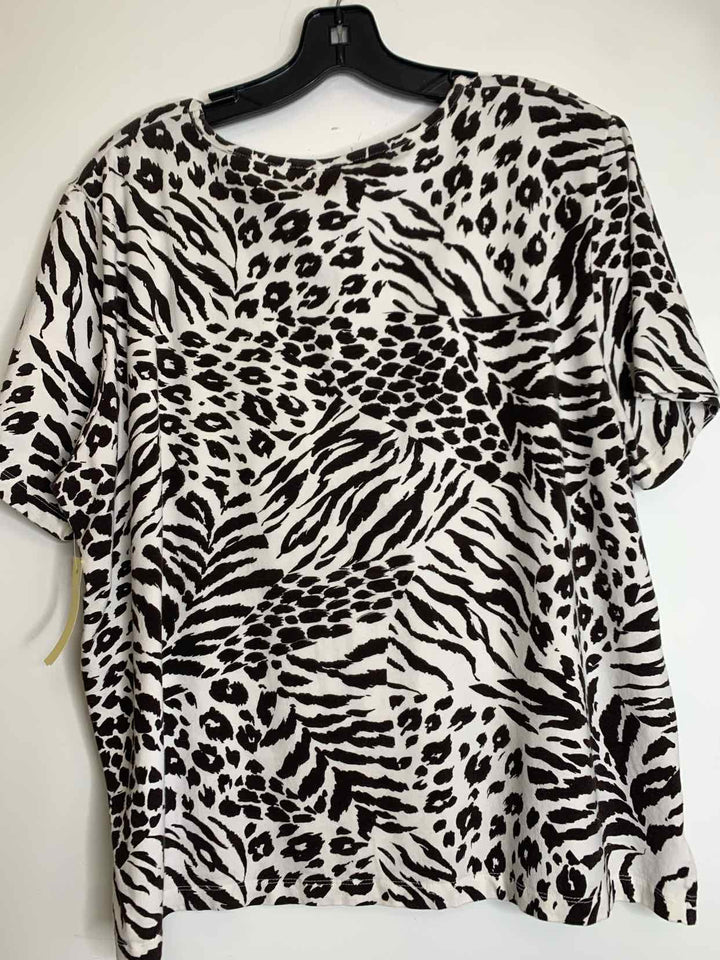 Women Size 1X Animal Print short sleeve top