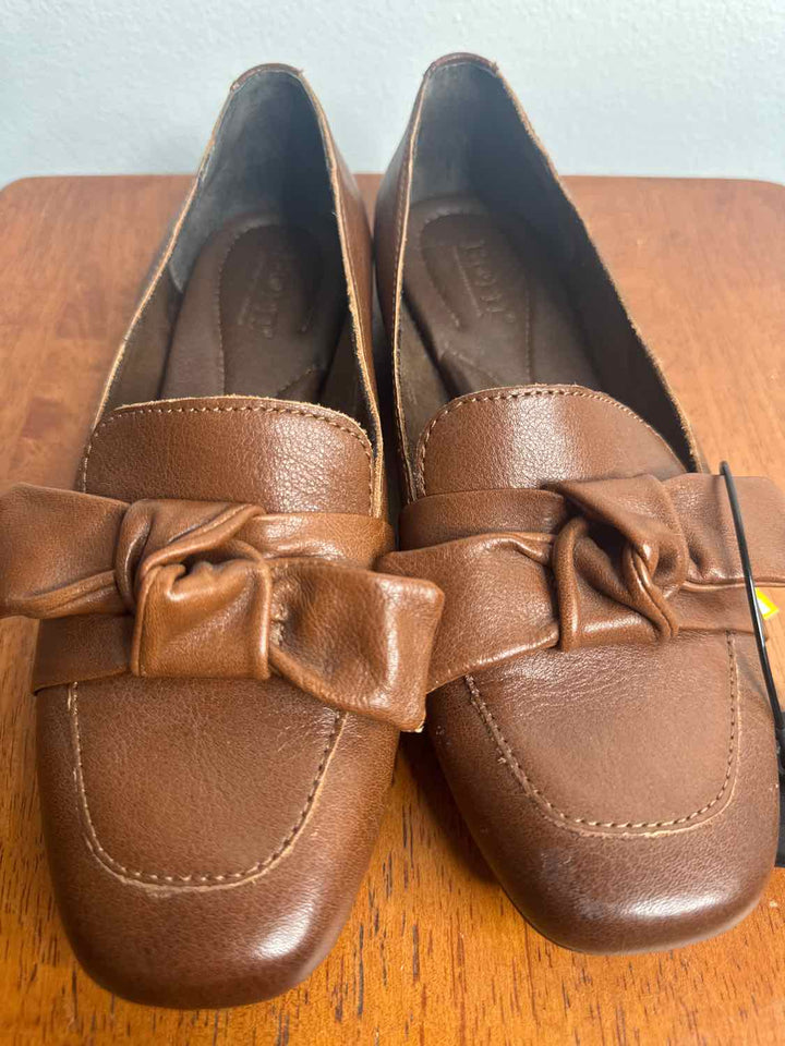 Born Shoe Size 8 Tan flat shoe