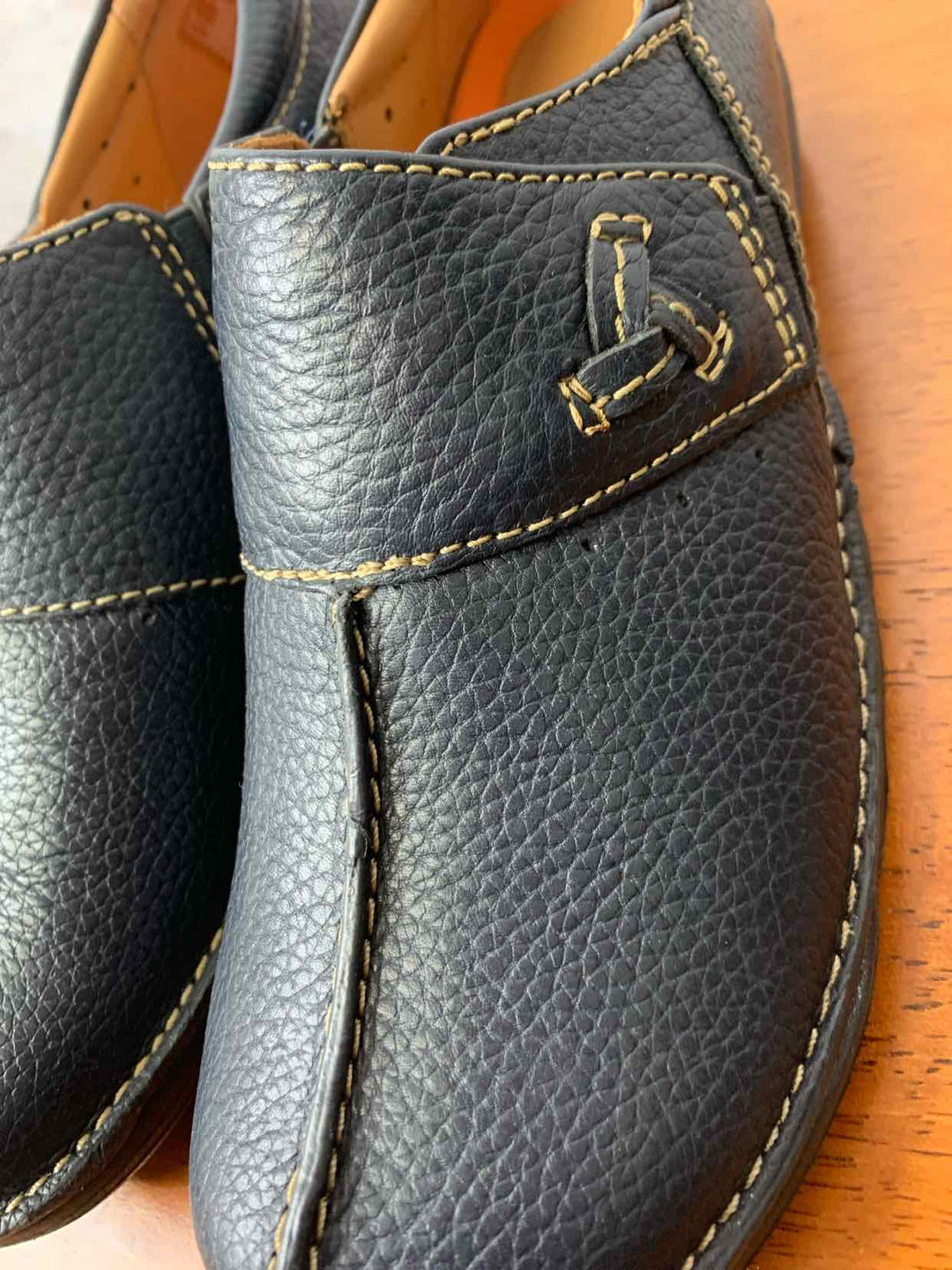 Clarks Navy W Shoe Size 6 flat shoe