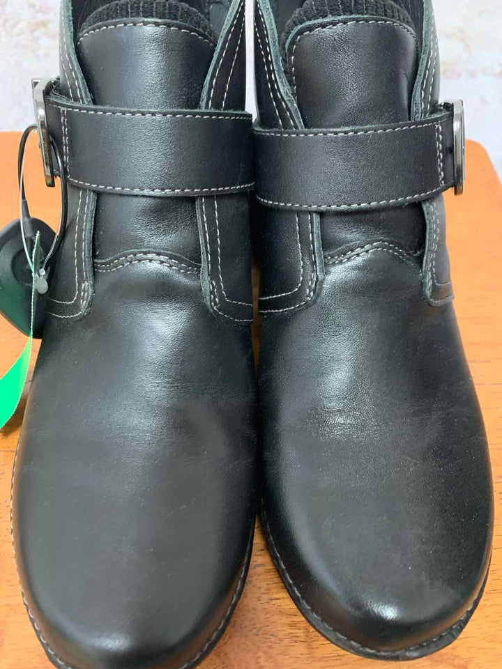Clarks Black W Shoe Size 6.5 ankle boots