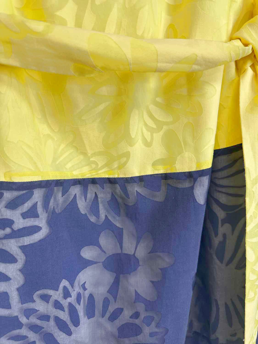 Lilly Pulitzer Size S White Yellow short sleeve